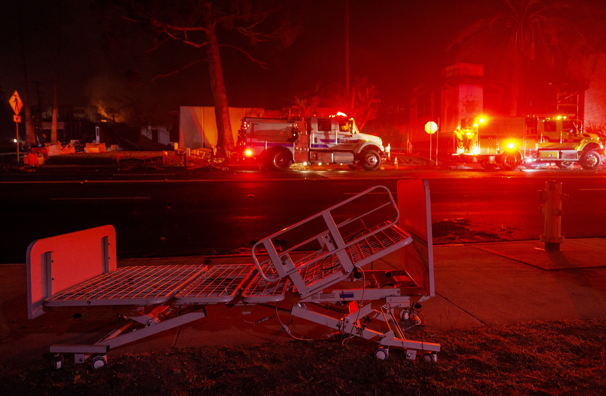 美加州洛杉矶山火肆虐 已致11人死亡-第1张图片