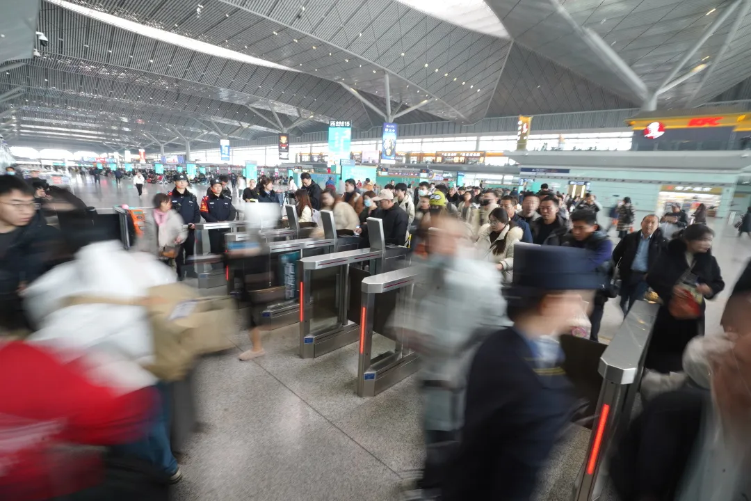 铁路节前春运车票进入发售最高峰，已累计发售车票5768万张-第3张图片