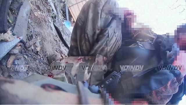俄媒：普京向在近身肉搏战中打败乌军士兵的俄军士兵授予“俄罗斯英雄”称号-第1张图片