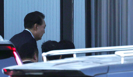 被捕后，尹锡悦首日伙食曝光：午餐盒饭，晚餐酱汤-第1张图片