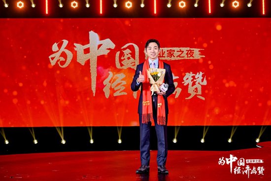 抢了老板的戏份，真有点替labubu担心……-第1张图片